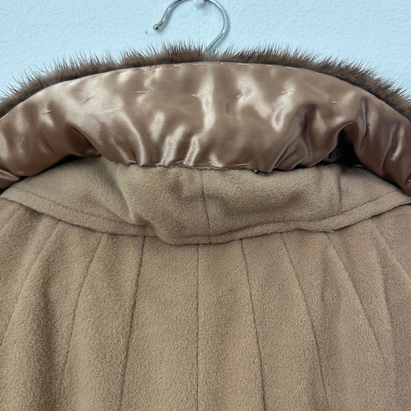 Vintage Kashmiracle Tan Coat with Faux Fur Collar - Picture 10 of 13